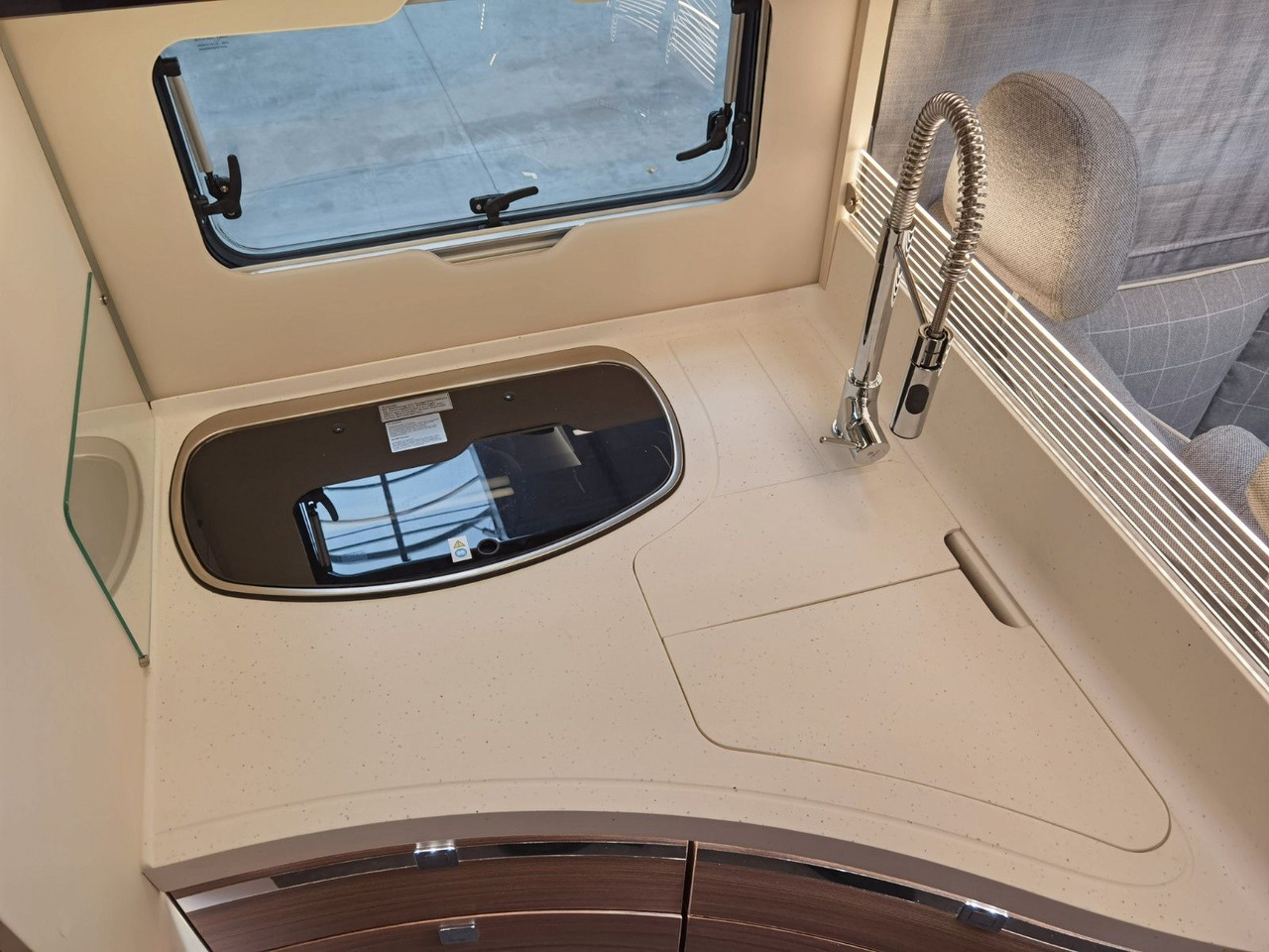 Autorulotă semi-integrată Eura Mobil CONTURA 766 EB /LUMINARY PAKET / EINZELBETTEN: Foto 16 Autorulotă semi-integrată Eura Mobil CONTURA 766 EB /LUMINARY PAKET / EINZELBETTEN: Foto 16