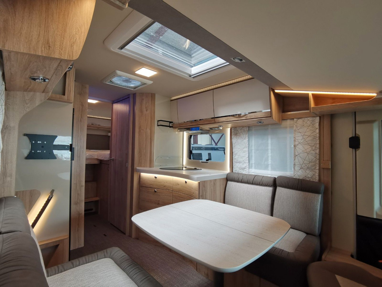 Eura Mobil INTEGRA LINE 720 EF /180PS-9G MAXI/ EINZELBETTEN în leasing Eura Mobil INTEGRA LINE 720 EF /180PS-9G MAXI/ EINZELBETTEN: Foto 14