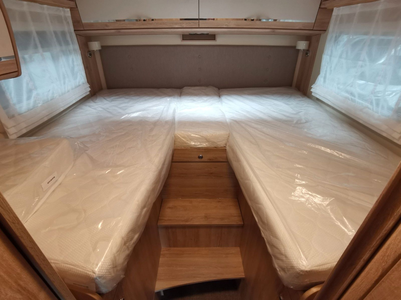 Eura Mobil INTEGRA LINE 720 EF /180PS-9G MAXI/ EINZELBETTEN în leasing Eura Mobil INTEGRA LINE 720 EF /180PS-9G MAXI/ EINZELBETTEN: Foto 18