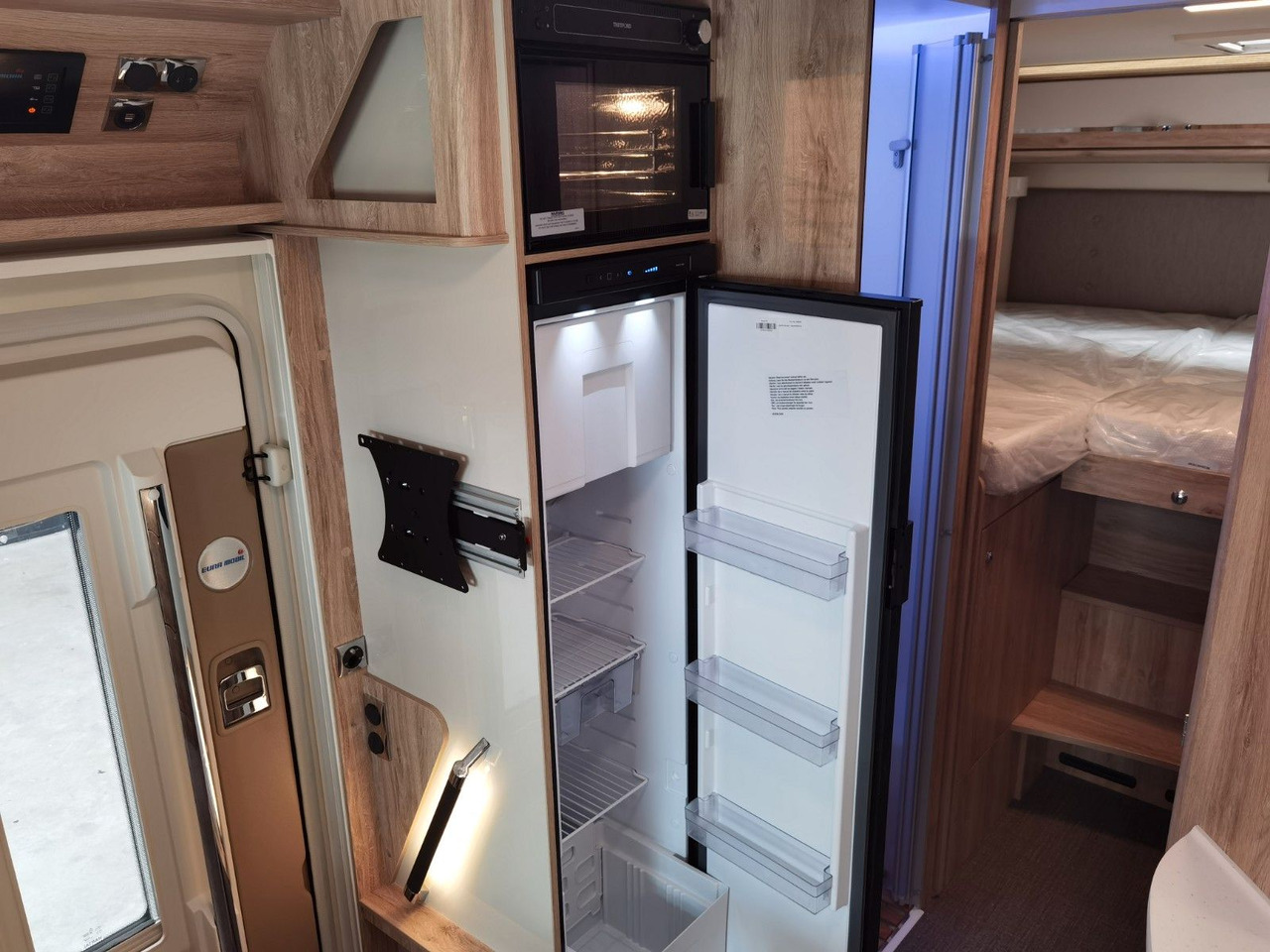 Eura Mobil INTEGRA LINE 720 EF /180PS-9G MAXI/ EINZELBETTEN în leasing Eura Mobil INTEGRA LINE 720 EF /180PS-9G MAXI/ EINZELBETTEN: Foto 15