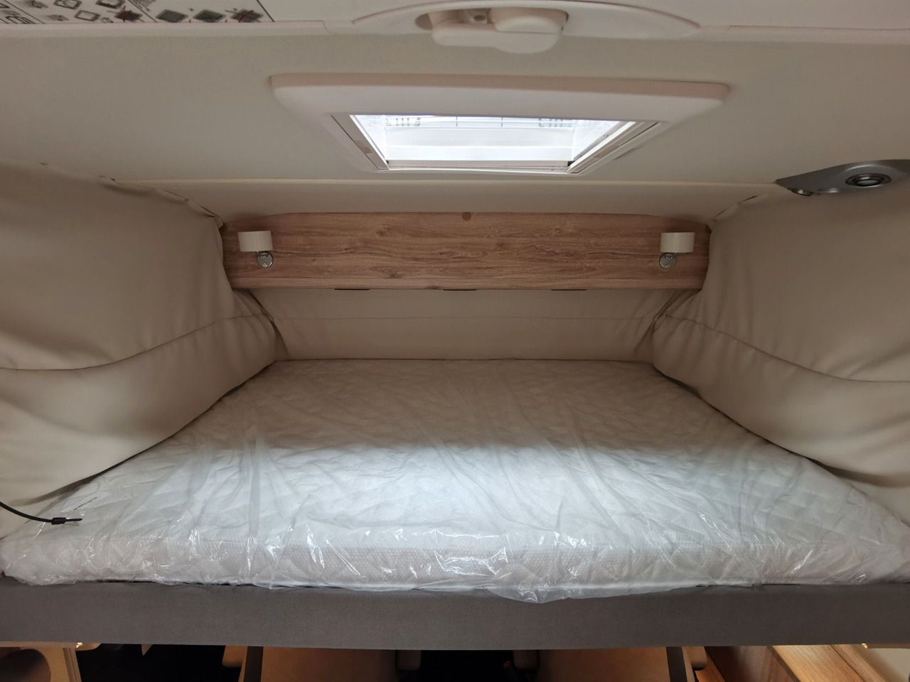 Eura Mobil INTEGRA LINE 720 EF /180PS-9G MAXI/ EINZELBETTEN în leasing Eura Mobil INTEGRA LINE 720 EF /180PS-9G MAXI/ EINZELBETTEN: Foto 20