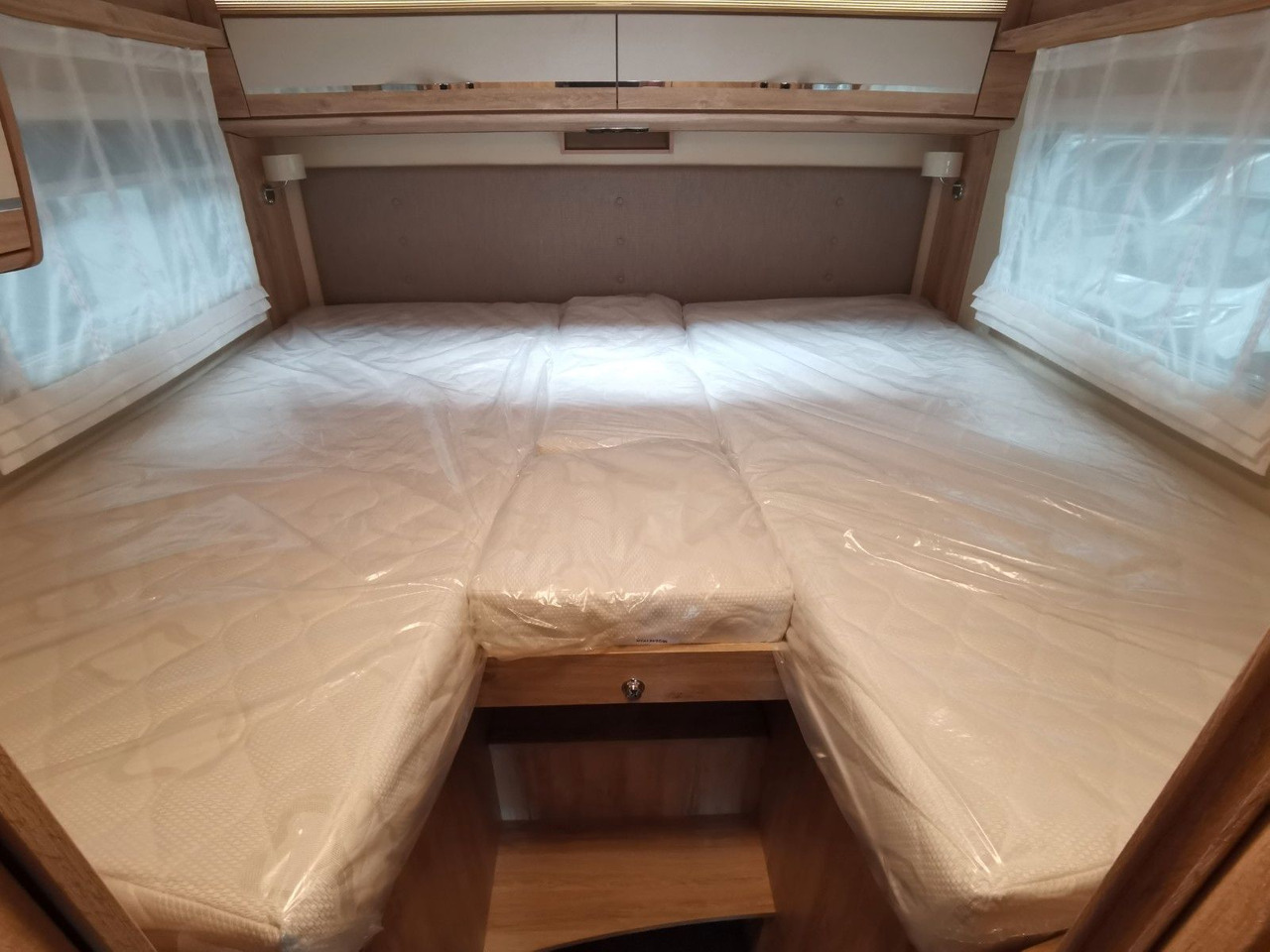 Eura Mobil INTEGRA LINE 720 EF /180PS-9G MAXI/ EINZELBETTEN în leasing Eura Mobil INTEGRA LINE 720 EF /180PS-9G MAXI/ EINZELBETTEN: Foto 19