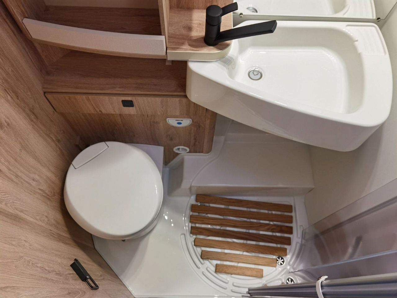 Autorulotă semi-integrată Eura Mobil PROFILA T 695 EB / MODELL 2026 / EINZELBETTEN: Foto 22