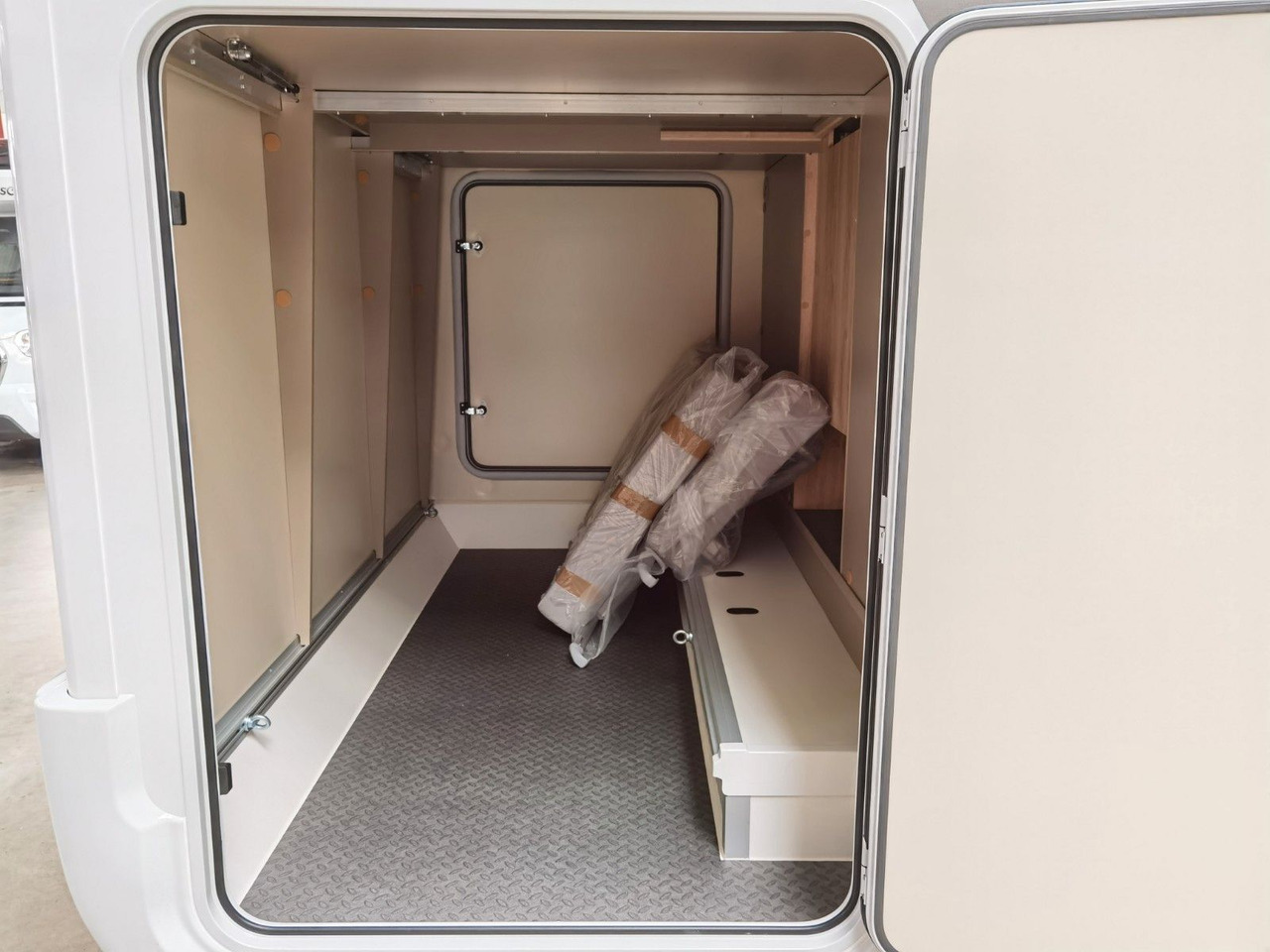 Autorulotă semi-integrată Eura Mobil PROFILA T 695 EB / MODELL 2026 / EINZELBETTEN: Foto 12