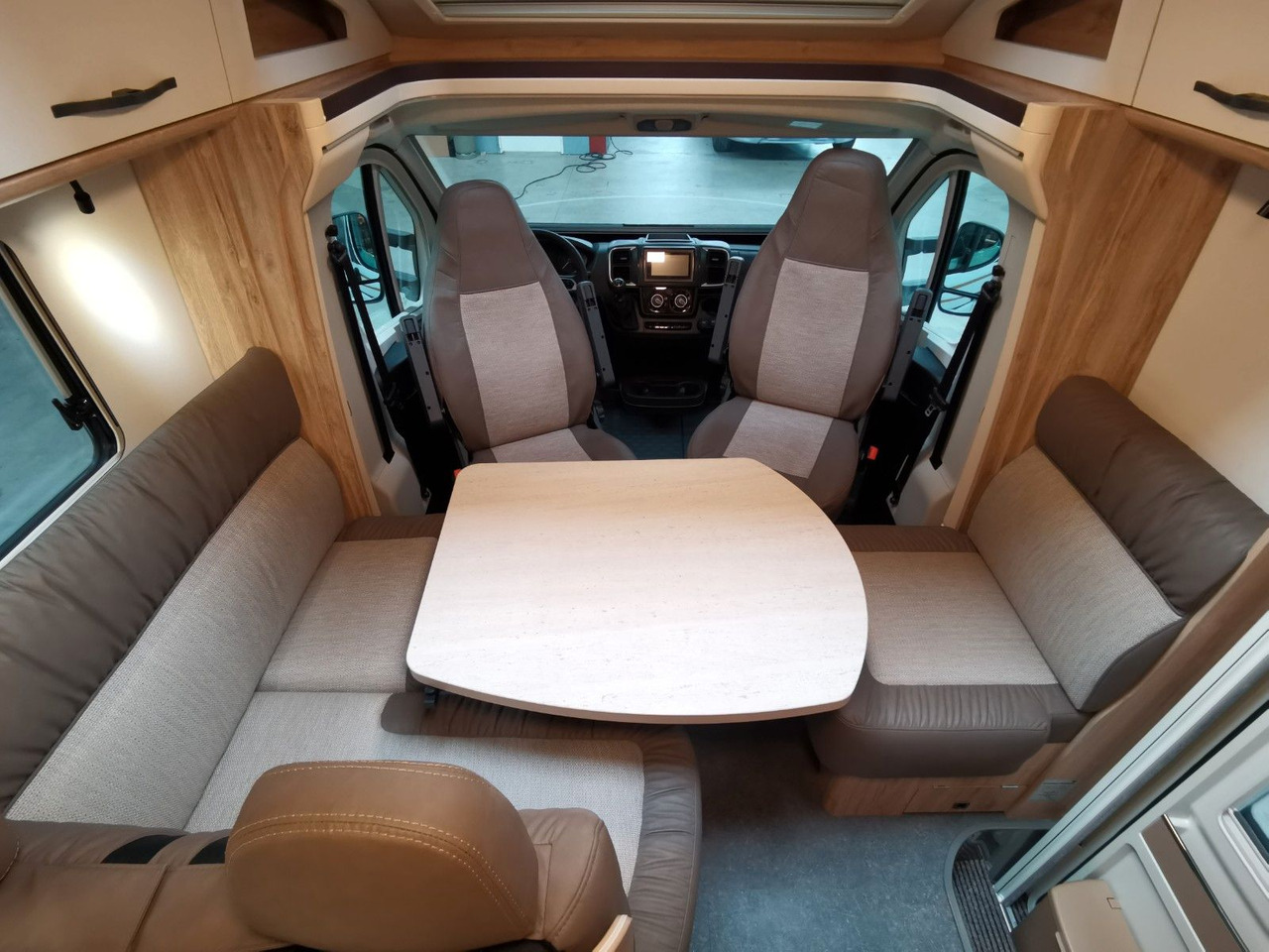 Autorulotă semi-integrată Eura Mobil PROFILA T 695 EB / MODELL 2026 / EINZELBETTEN: Foto 14