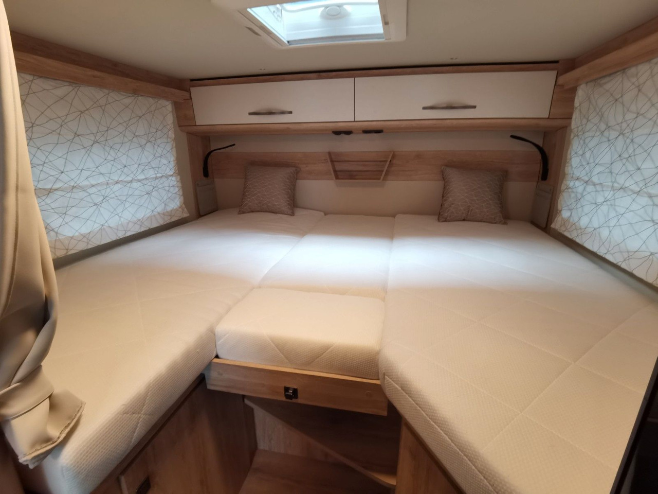 Autorulotă semi-integrată Eura Mobil PROFILA T 695 EB / MODELL 2026 / EINZELBETTEN: Foto 21