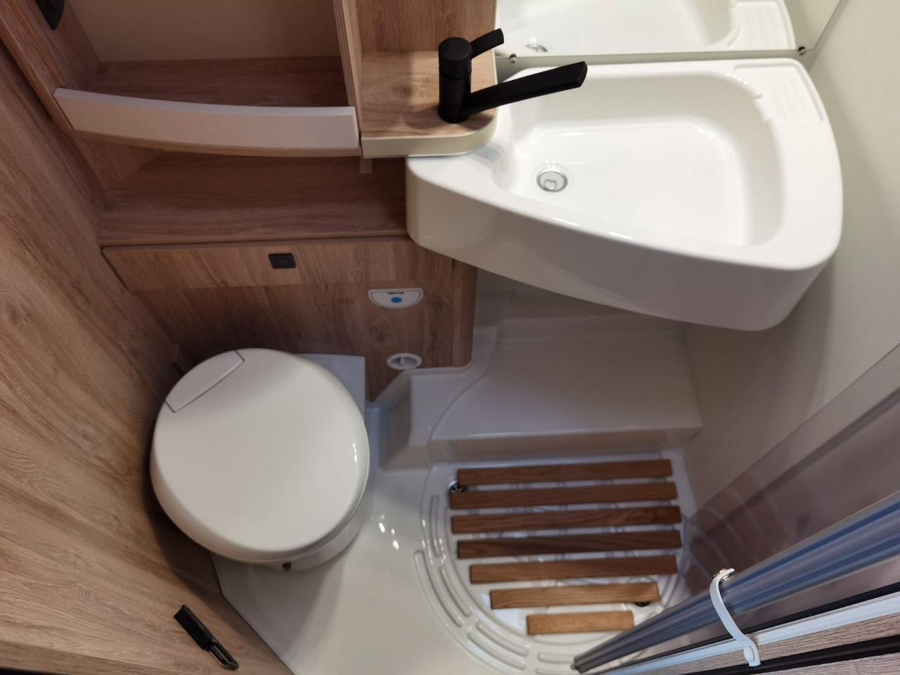 Autorulotă semi-integrată Eura Mobil PROFILA T 695 EB / MODELL 2026 / EINZELBETTEN: Foto 22