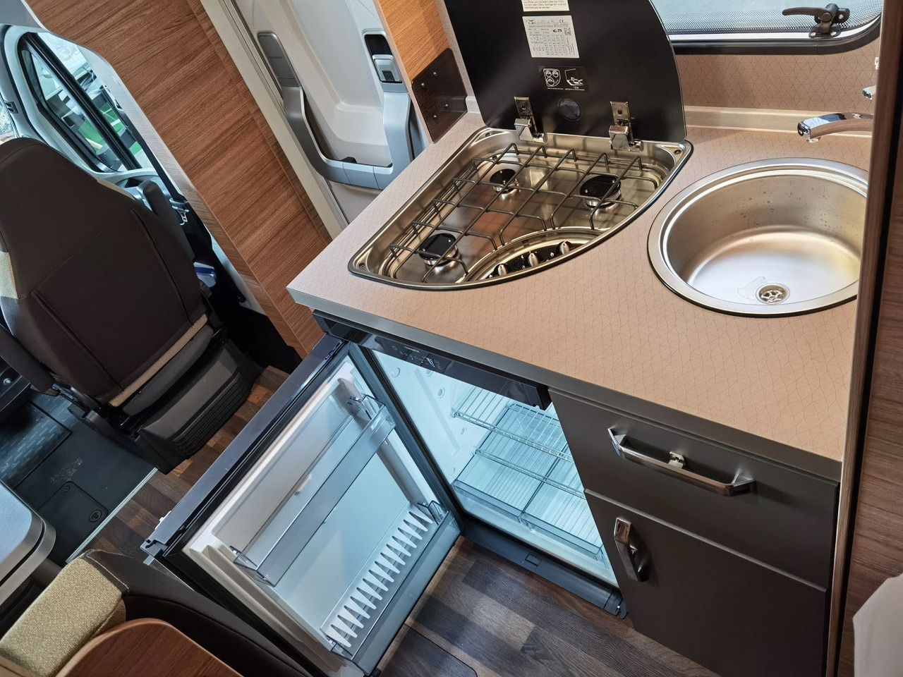 Autorulotă alkov Weinsberg CARAHOME 550 MG /- 2025 - / 140 PS / NUR 5.97M: Foto 18