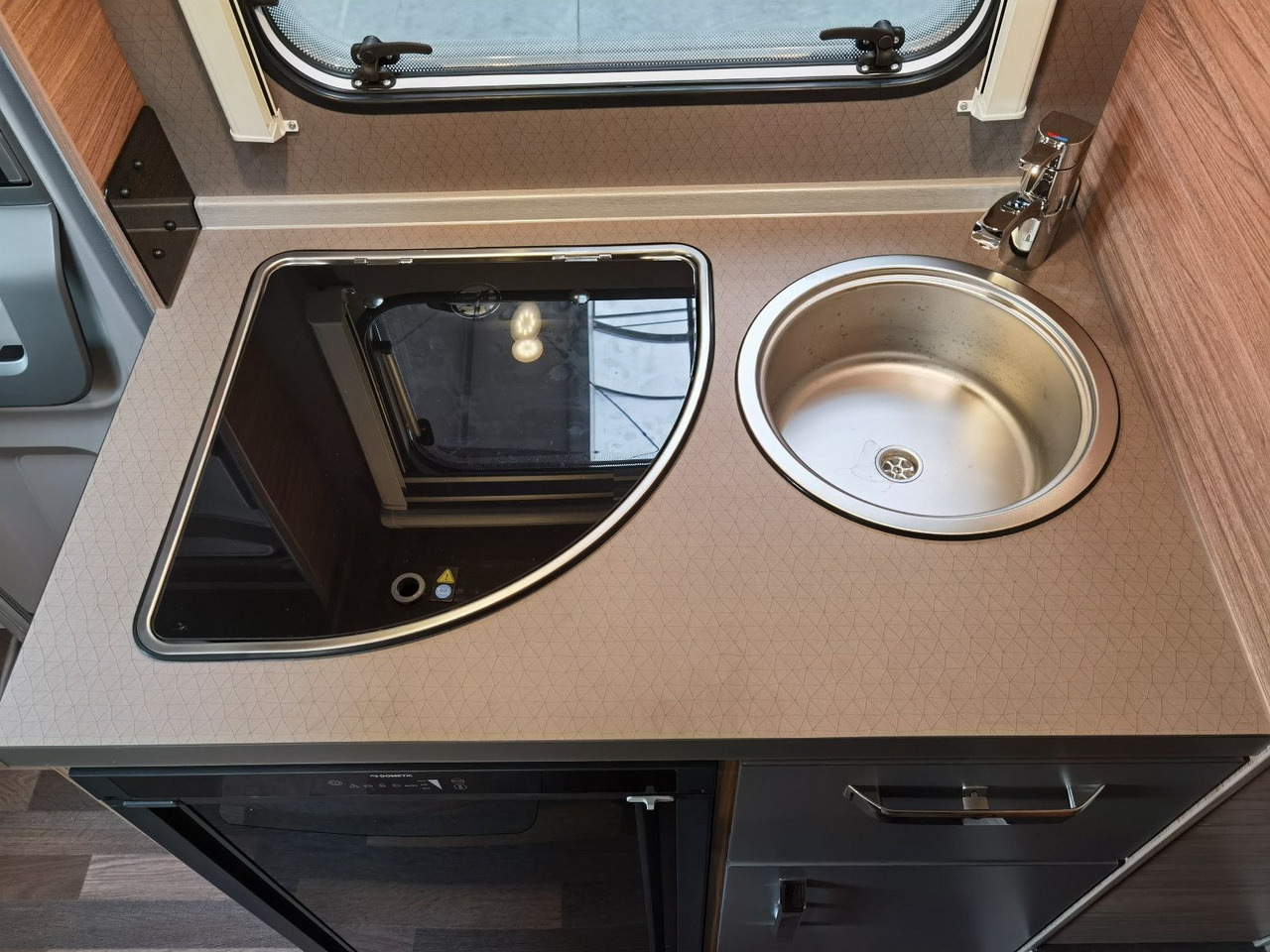 Autorulotă alkov Weinsberg CARAHOME 550 MG /- 2025 - / 140 PS / NUR 5.97M: Foto 16