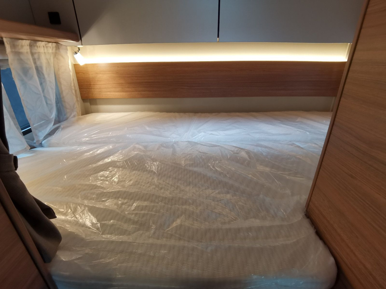 Autorulotă alkov Weinsberg CARAHOME 550 MG /- 2025 - / 140 PS / NUR 5.97M: Foto 21