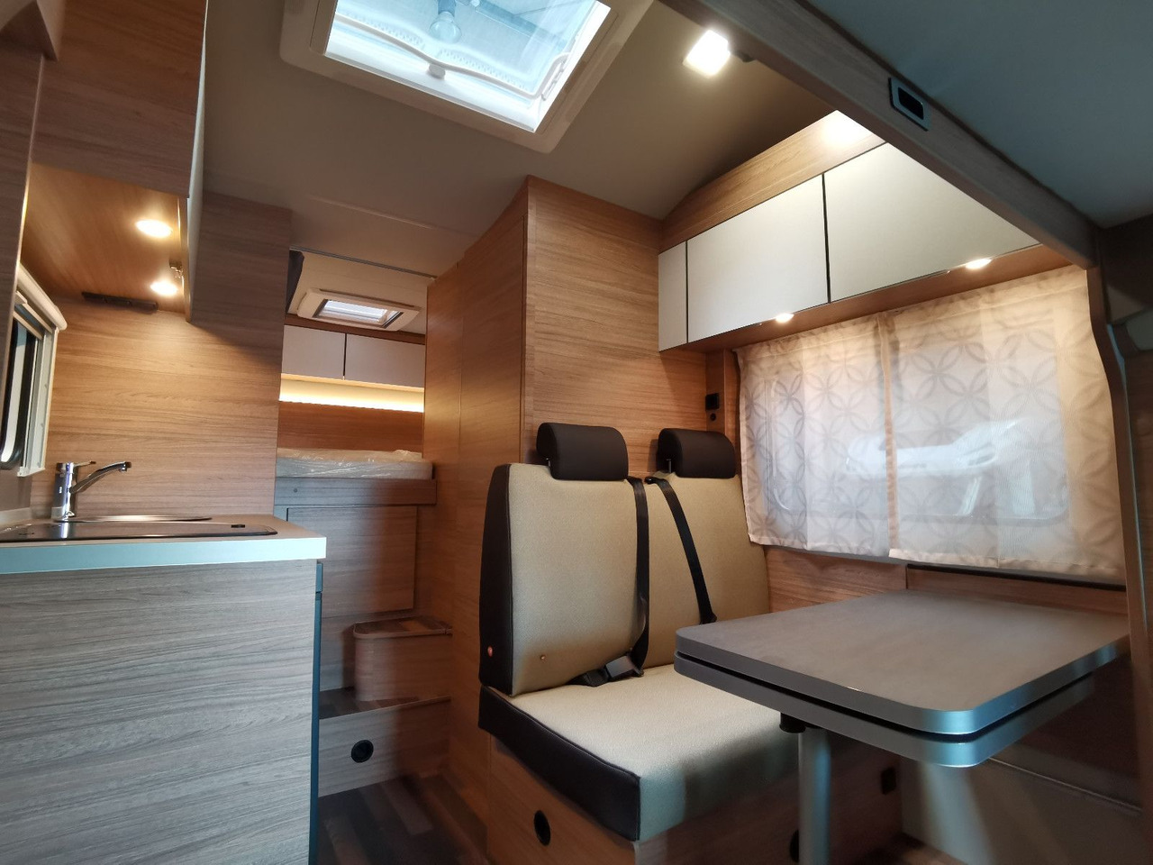 Autorulotă alkov Weinsberg CARAHOME 550 MG /- 2025 - / 140 PS / NUR 5.97M: Foto 13