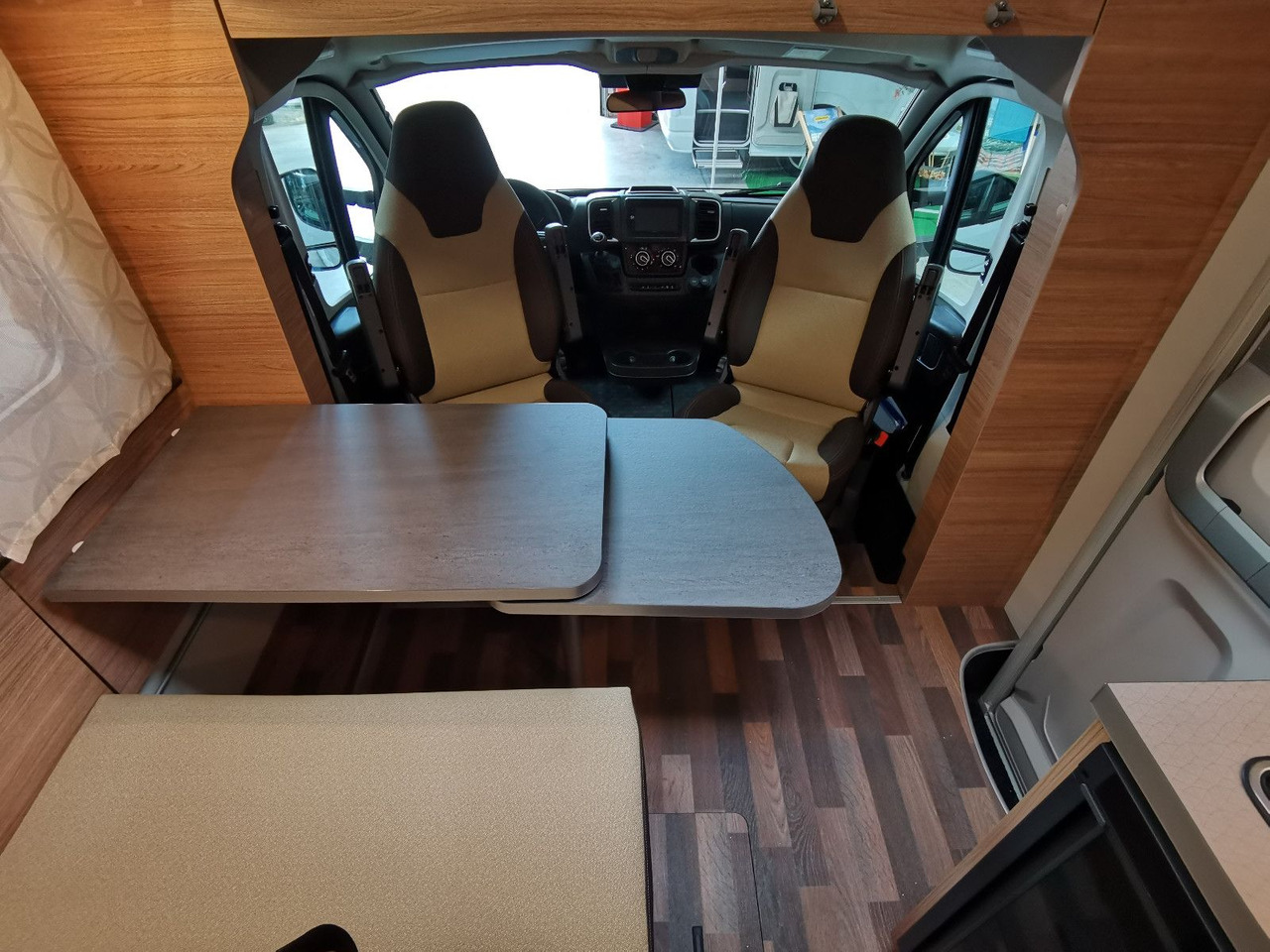 Autorulotă alkov Weinsberg CARAHOME 550 MG /- 2025 - / 140 PS / NUR 5.97M: Foto 14