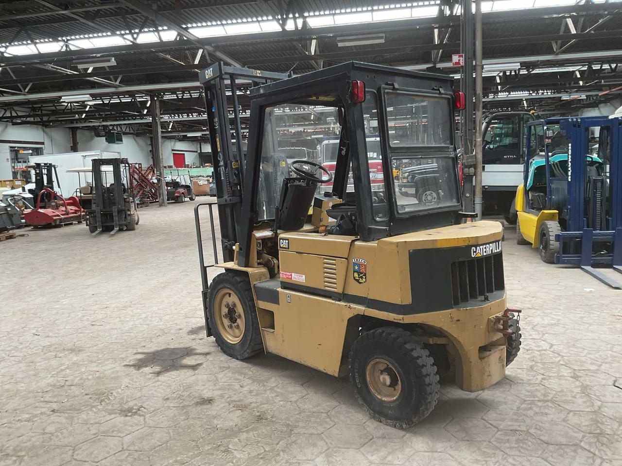 1991 CATERPILLAR V40 FORKLIFT - Motostivuitor: Foto 4 1991 CATERPILLAR V40 FORKLIFT - Motostivuitor: Foto 4
