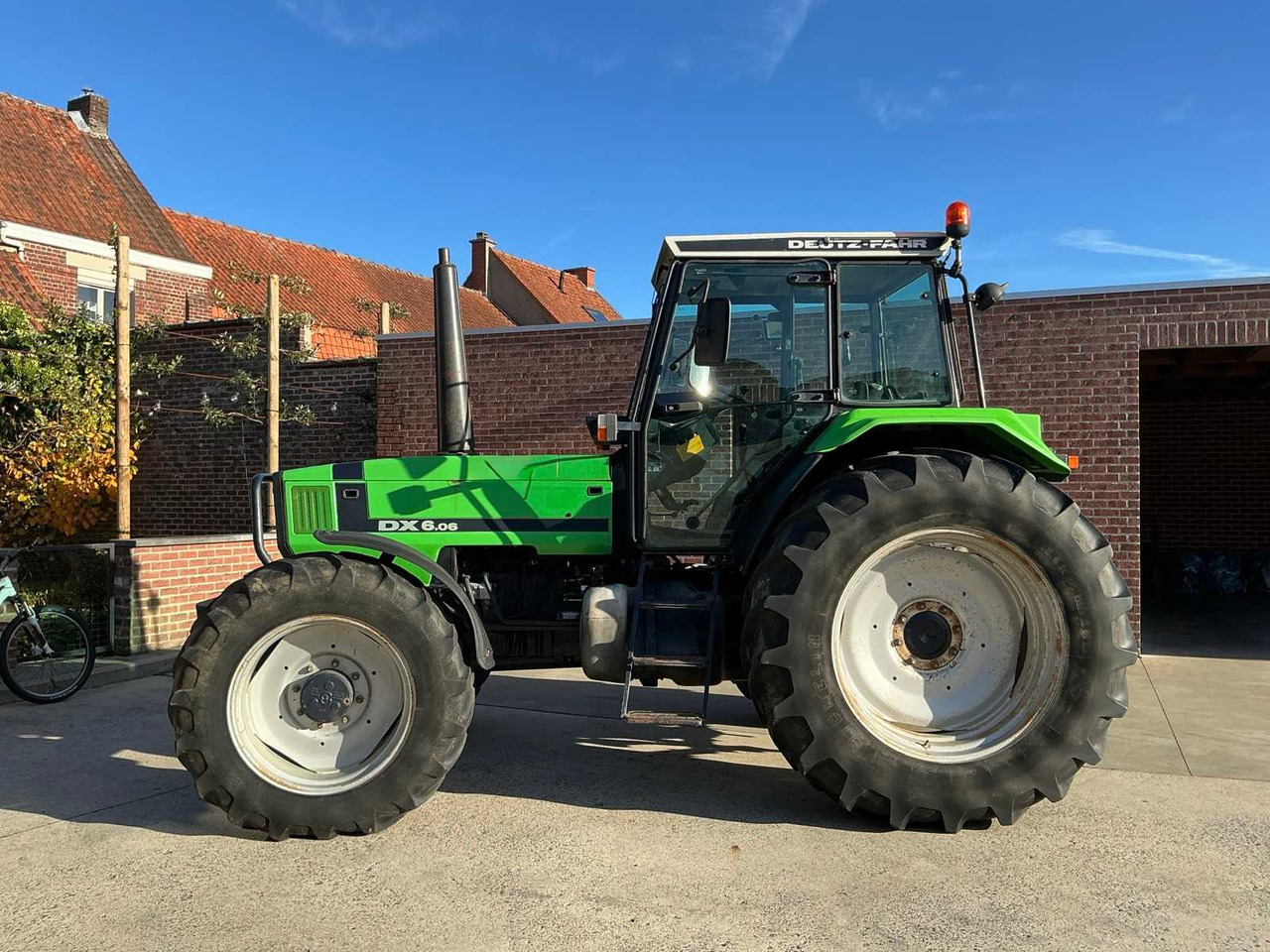 1993 DEUTZ-FAHR DX6.06 ALL-WHEEL DRIVE FARM TRACTOR - Tractor agricol: Foto 2 1993 DEUTZ-FAHR DX6.06 ALL-WHEEL DRIVE FARM TRACTOR - Tractor agricol: Foto 2
