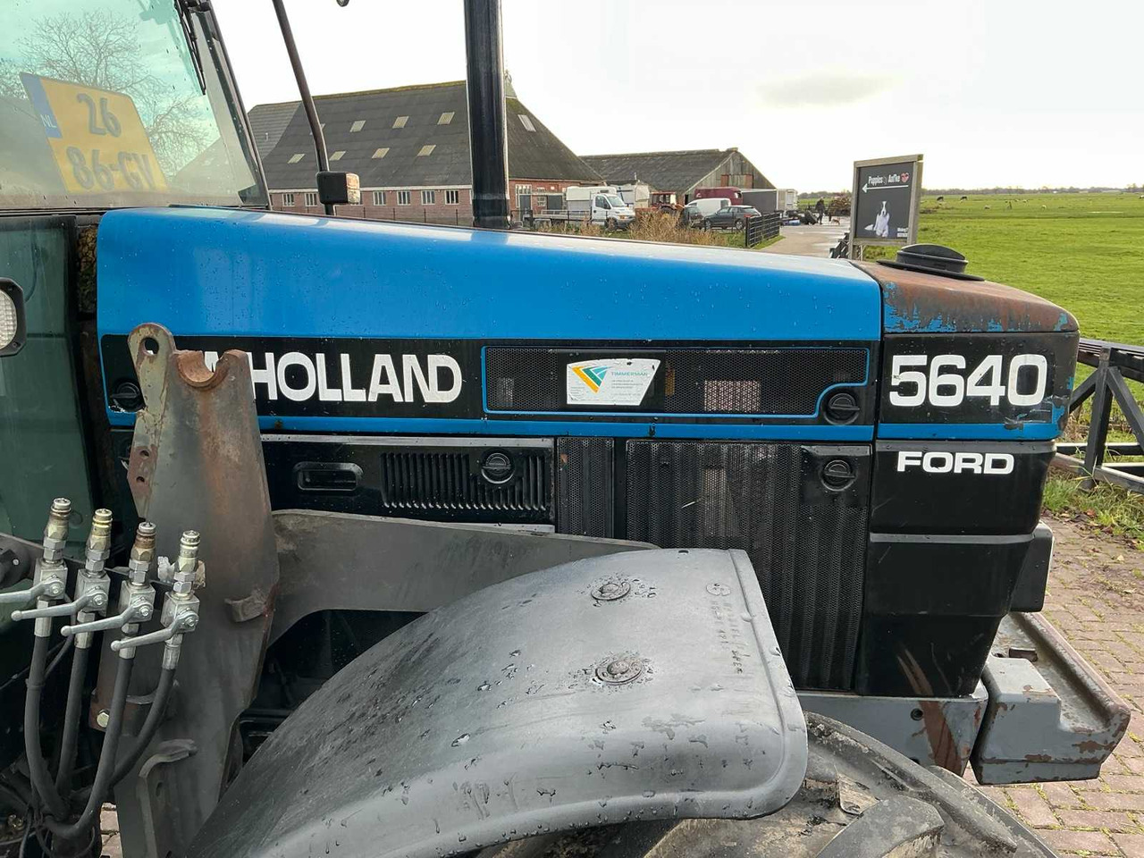 Tractor agricol 1996 NEW HOLLAND 5640 WITH FRONT LOADER FOUR WHEEL DRIVE FARM TRACTOR: Foto 9 Tractor agricol 1996 NEW HOLLAND 5640 WITH FRONT LOADER FOUR WHEEL DRIVE FARM TRACTOR: Foto 9