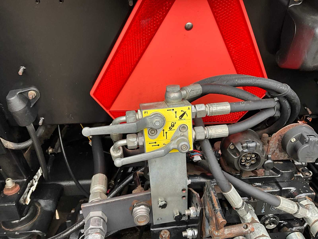 Tractor agricol 2000 CASE IH MX100C ALL-WHEEL DRIVE FARM TRACTOR: Foto 11 Tractor agricol 2000 CASE IH MX100C ALL-WHEEL DRIVE FARM TRACTOR: Foto 11