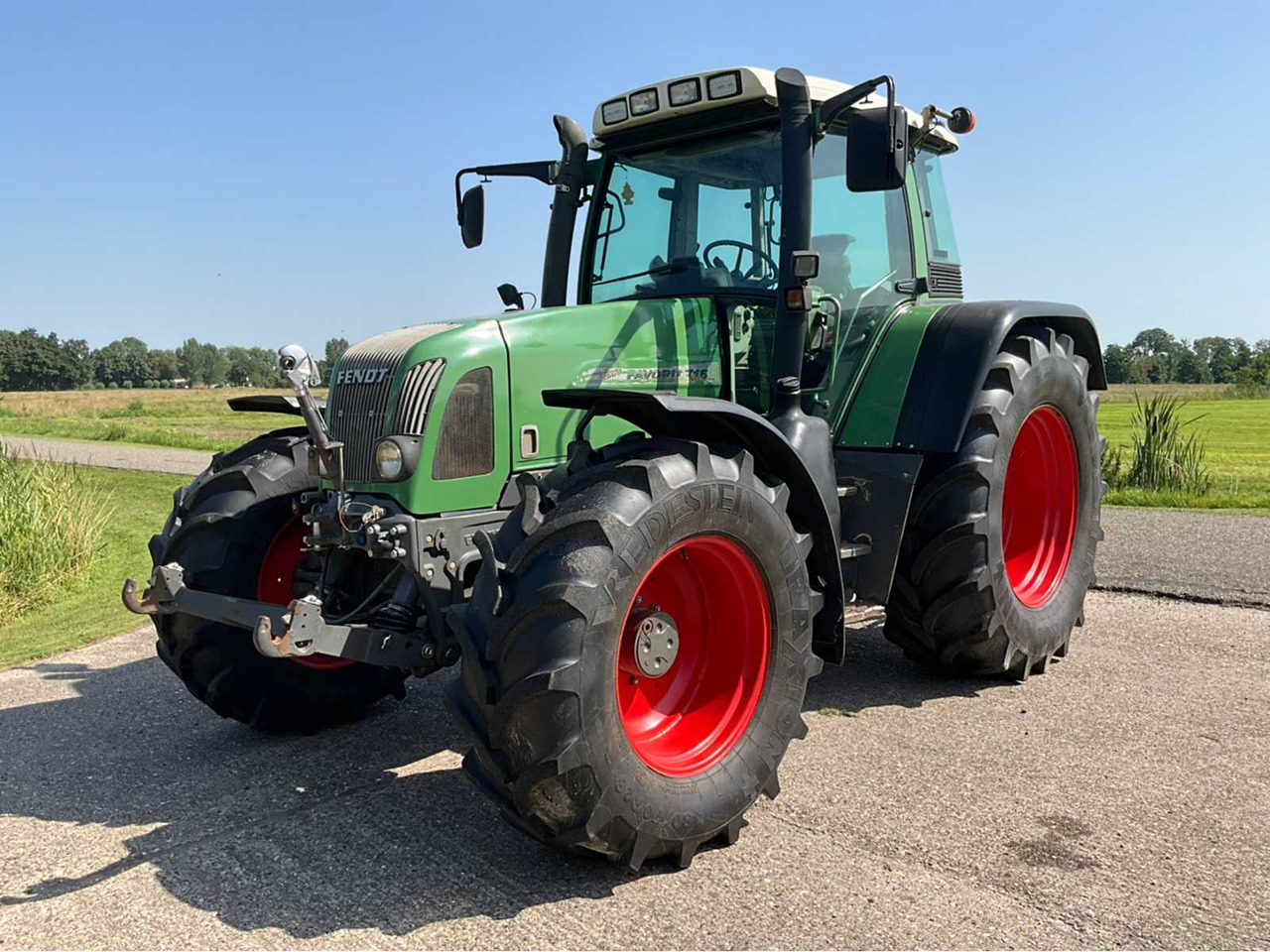 2001 FENDT FAVORIT 716 VARIO ALL-WHEEL DRIVE FARM TRACTOR - Tractor agricol: Foto 1 2001 FENDT FAVORIT 716 VARIO ALL-WHEEL DRIVE FARM TRACTOR - Tractor agricol: Foto 1