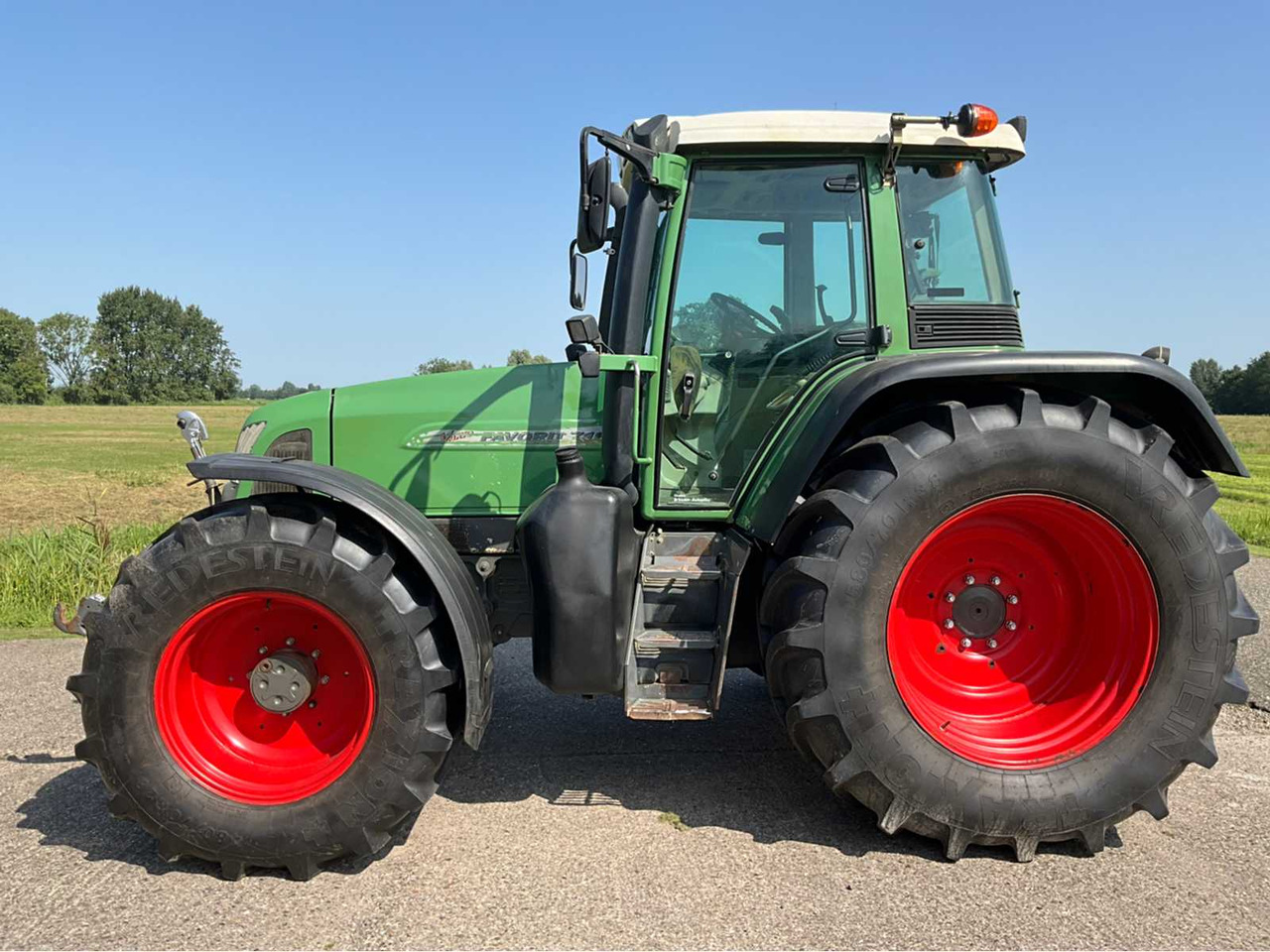 2001 FENDT FAVORIT 716 VARIO ALL-WHEEL DRIVE FARM TRACTOR - Tractor agricol: Foto 5 2001 FENDT FAVORIT 716 VARIO ALL-WHEEL DRIVE FARM TRACTOR - Tractor agricol: Foto 5
