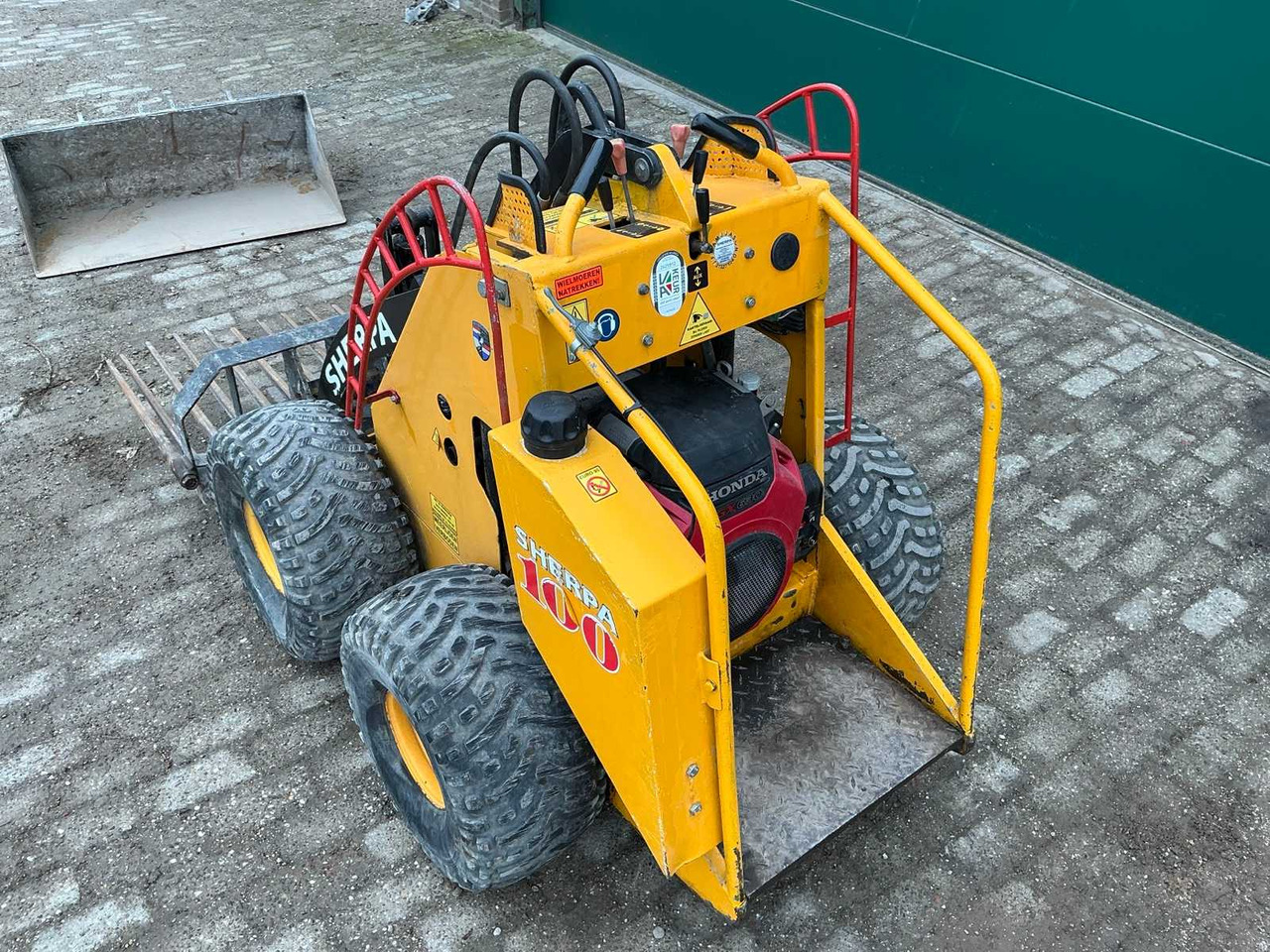 2003 SHERPA 100 SKID STEER LOADER - Mini încărcător pe şenile: Foto 5 2003 SHERPA 100 SKID STEER LOADER - Mini încărcător pe şenile: Foto 5