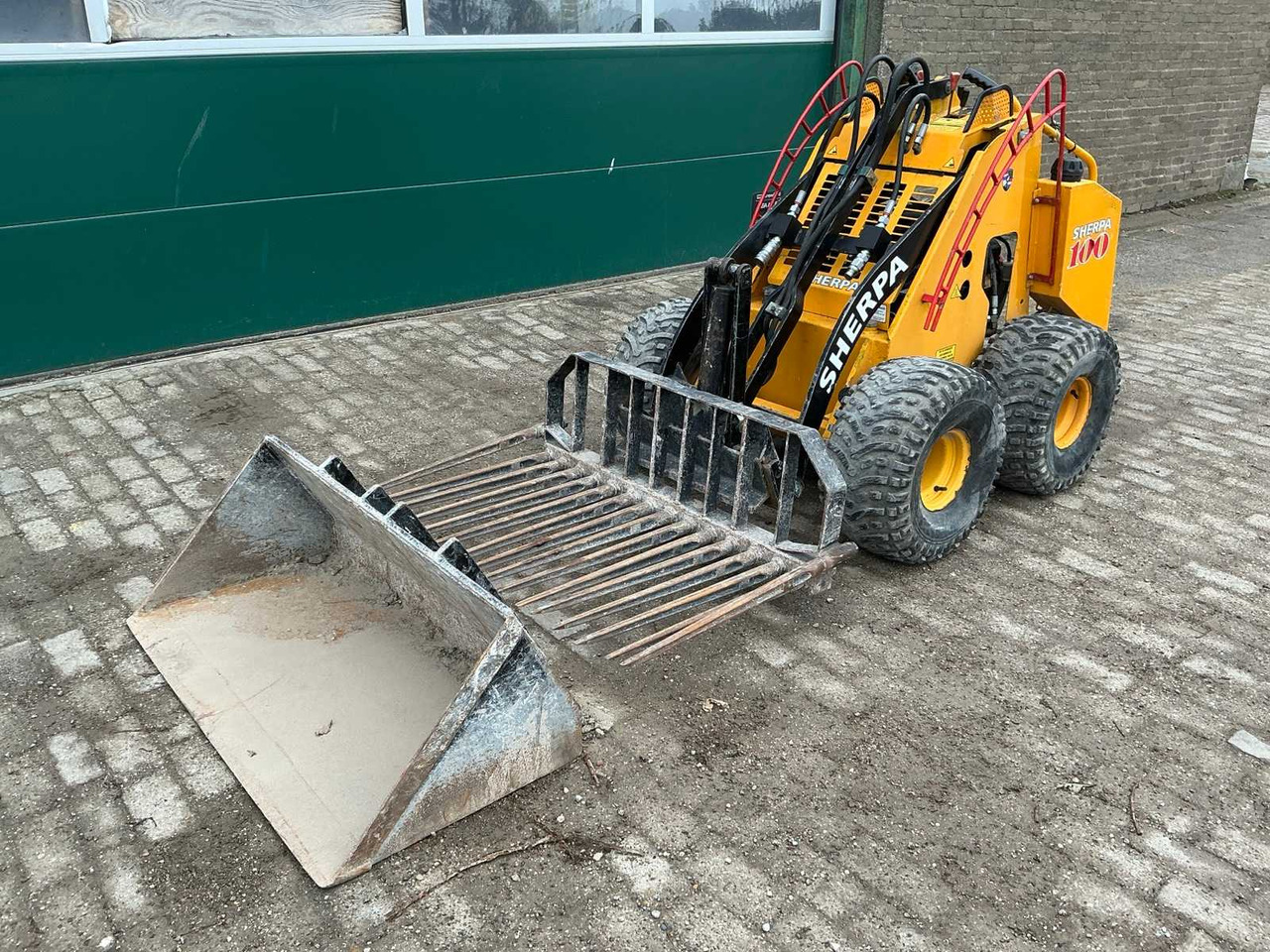 2003 SHERPA 100 SKID STEER LOADER - Mini încărcător pe şenile: Foto 2 2003 SHERPA 100 SKID STEER LOADER - Mini încărcător pe şenile: Foto 2