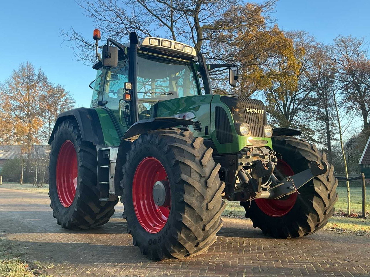 2004 FENDT 818 VARIO TMS ALL-WHEEL DRIVE FARM TRACTOR - Tractor agricol: Foto 2 2004 FENDT 818 VARIO TMS ALL-WHEEL DRIVE FARM TRACTOR - Tractor agricol: Foto 2