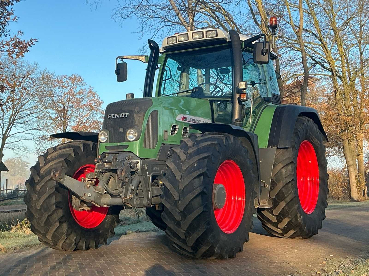 2004 FENDT 818 VARIO TMS ALL-WHEEL DRIVE FARM TRACTOR - Tractor agricol: Foto 4 2004 FENDT 818 VARIO TMS ALL-WHEEL DRIVE FARM TRACTOR - Tractor agricol: Foto 4