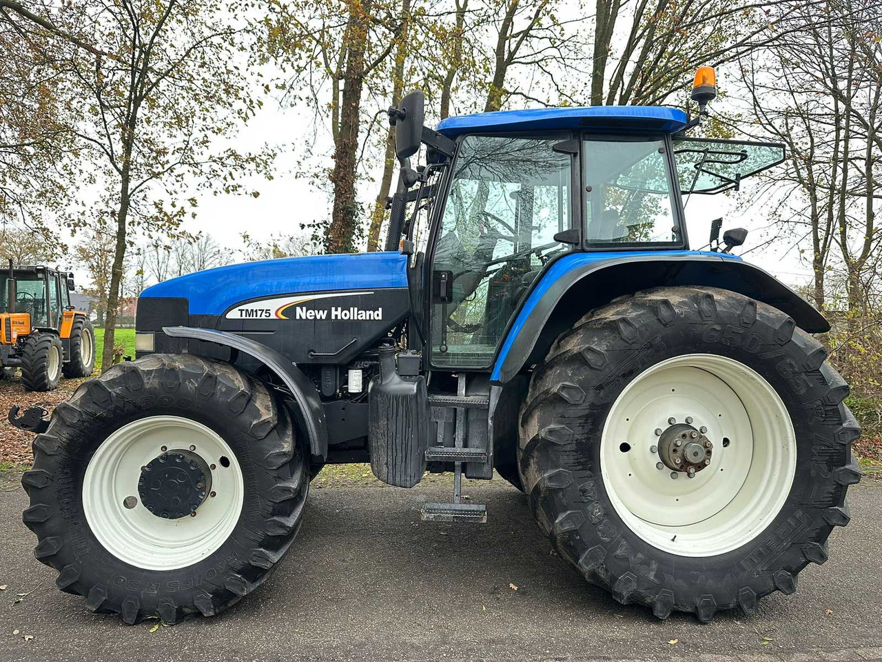 2004 NEW HOLLAND T/M 175 FOUR WHEEL DRIVE FARM TRACTOR - Tractor agricol: Foto 3 2004 NEW HOLLAND T/M 175 FOUR WHEEL DRIVE FARM TRACTOR - Tractor agricol: Foto 3