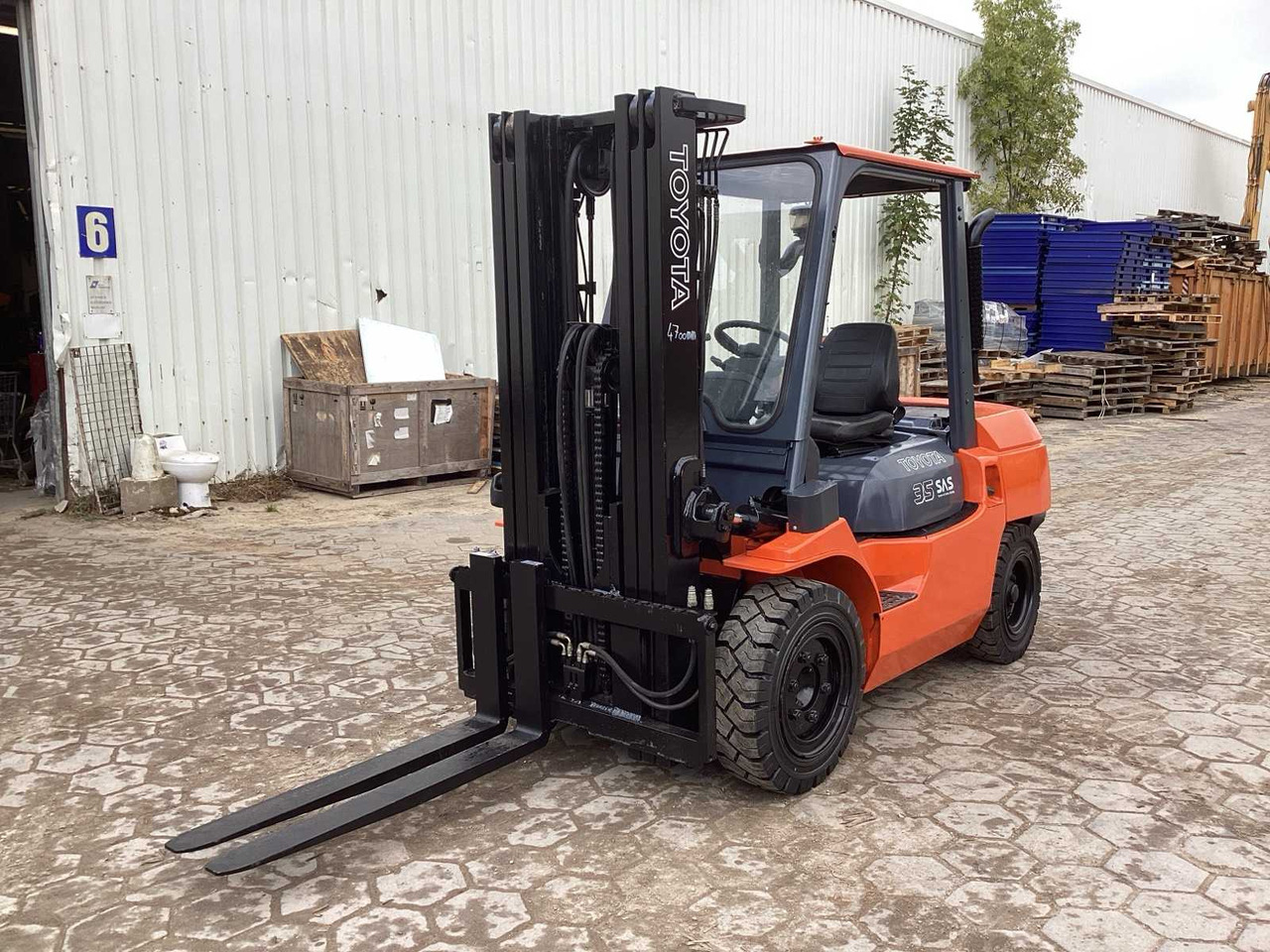 2004 TOYOTA 7FD35 FORKLIFT - Motostivuitor: Foto 1 2004 TOYOTA 7FD35 FORKLIFT - Motostivuitor: Foto 1