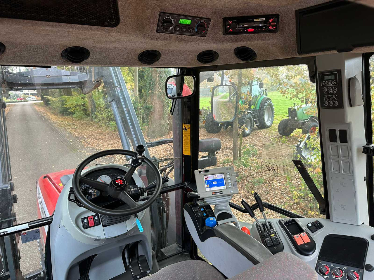 2006 MASSEY FERGUSON 6480 DYNA 6 FOUR WHEEL DRIVE FARM TRACTOR - Tractor agricol: Foto 4 2006 MASSEY FERGUSON 6480 DYNA 6 FOUR WHEEL DRIVE FARM TRACTOR - Tractor agricol: Foto 4