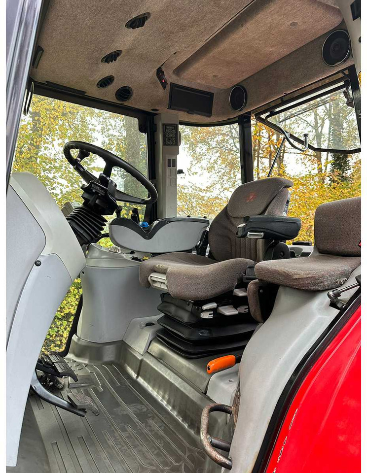 2006 MASSEY FERGUSON 6480 DYNA 6 FOUR WHEEL DRIVE FARM TRACTOR - Tractor agricol: Foto 5 2006 MASSEY FERGUSON 6480 DYNA 6 FOUR WHEEL DRIVE FARM TRACTOR - Tractor agricol: Foto 5