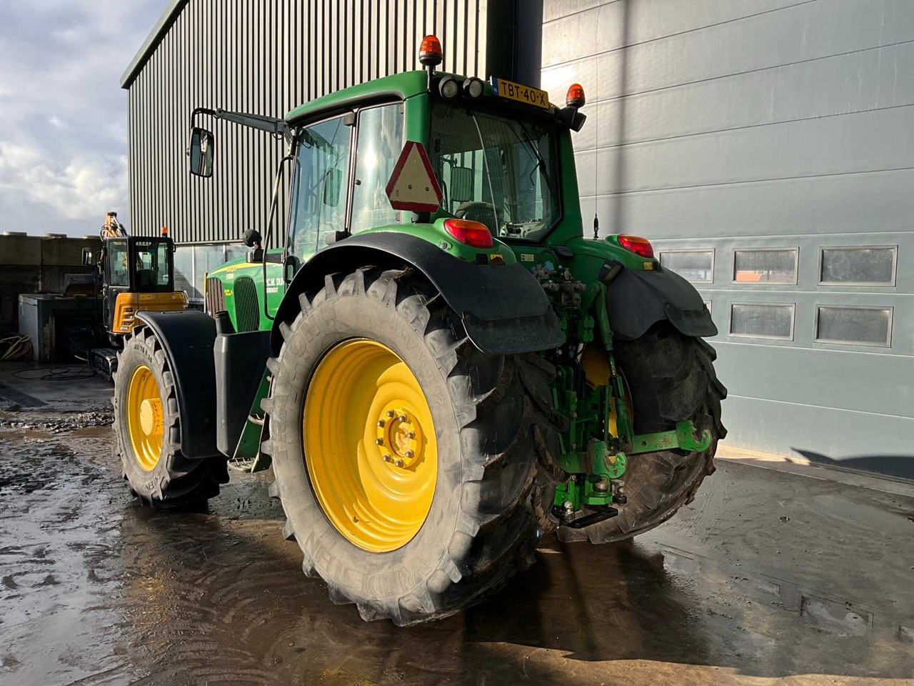 2007 JOHN DEERE 6820 FOUR WHEEL DRIVE FARM TRACTOR - Tractor agricol: Foto 3 2007 JOHN DEERE 6820 FOUR WHEEL DRIVE FARM TRACTOR - Tractor agricol: Foto 3