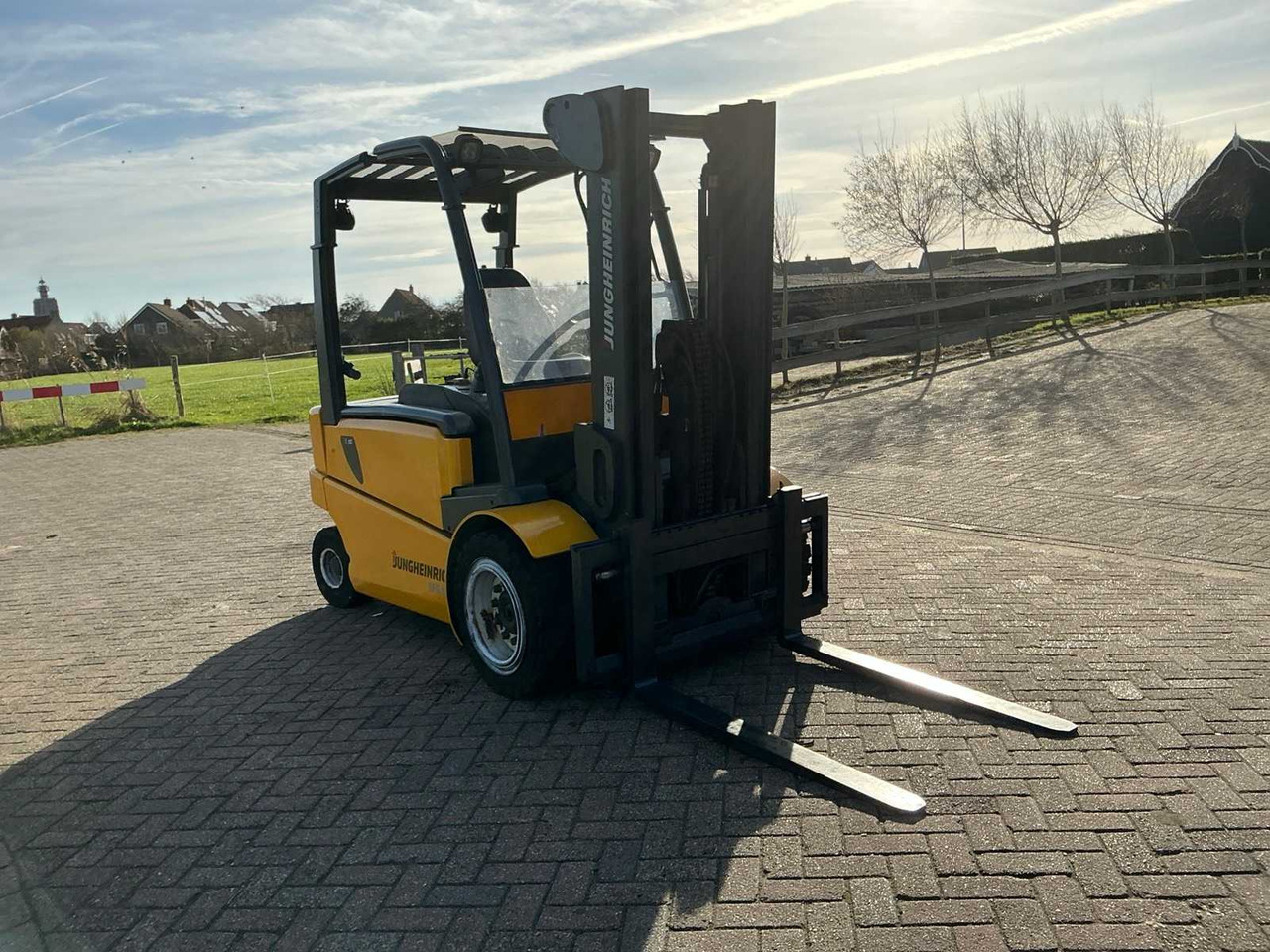2008 JUNGHEINRICH FG550 FORKLIFT - Motostivuitor: Foto 4 2008 JUNGHEINRICH FG550 FORKLIFT - Motostivuitor: Foto 4