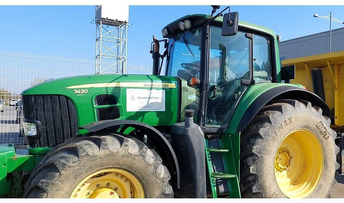 2009 -JOHN DEERE - 7430 MW2 CD44 - 4-WHEEL DRIVE TRACTOR - Tractor agricol: Foto 4 2009 -JOHN DEERE - 7430 MW2 CD44 - 4-WHEEL DRIVE TRACTOR - Tractor agricol: Foto 4
