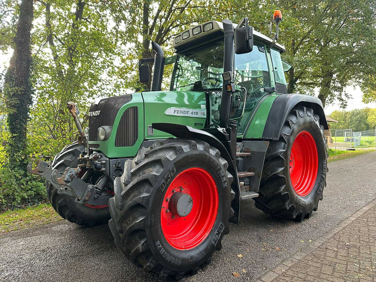 2010 FENDT 415 VARIO TMS ALL-WHEEL DRIVE AGRICULTURAL TRACTOR - Tractor agricol: Foto 1 2010 FENDT 415 VARIO TMS ALL-WHEEL DRIVE AGRICULTURAL TRACTOR - Tractor agricol: Foto 1