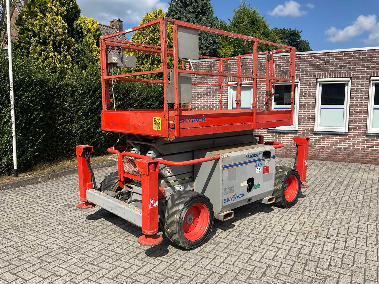 2010 SKY JACK SJ 6832 RT AERIAL PLATFORM - Autopropulsată platformă: Foto 1 2010 SKY JACK SJ 6832 RT AERIAL PLATFORM - Autopropulsată platformă: Foto 1