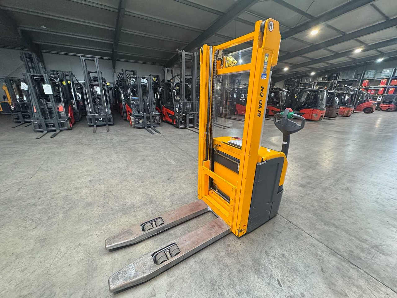 2011 JUNGHEINRICH EJC220 2,000KG STACKER PALLET TRUCK ANT 2,045 HOURS - Motostivuitor: Foto 3 2011 JUNGHEINRICH EJC220 2,000KG STACKER PALLET TRUCK ANT 2,045 HOURS - Motostivuitor: Foto 3