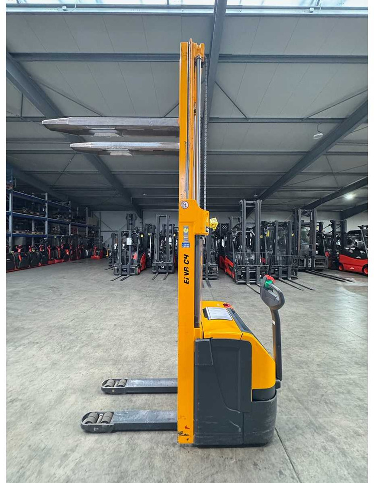 2011 JUNGHEINRICH EJC220 2,000KG STACKER PALLET TRUCK ANT 2,045 HOURS - Motostivuitor: Foto 4 2011 JUNGHEINRICH EJC220 2,000KG STACKER PALLET TRUCK ANT 2,045 HOURS - Motostivuitor: Foto 4