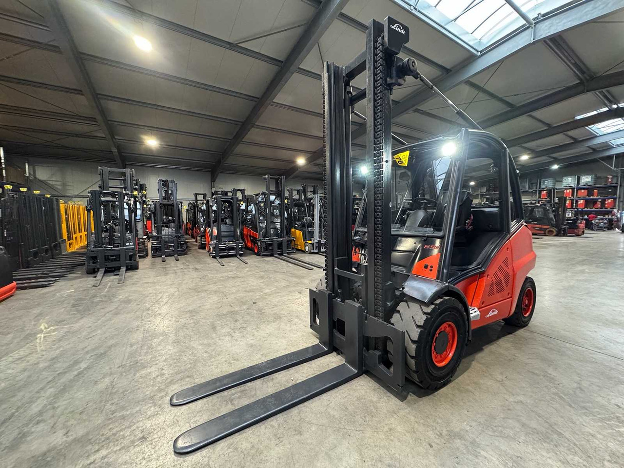 2011 LINDE H50D 5.000KG 3.+4TH VALVE DIESEL FORKLIFT FORKLIFT - Motostivuitor: Foto 2 2011 LINDE H50D 5.000KG 3.+4TH VALVE DIESEL FORKLIFT FORKLIFT - Motostivuitor: Foto 2