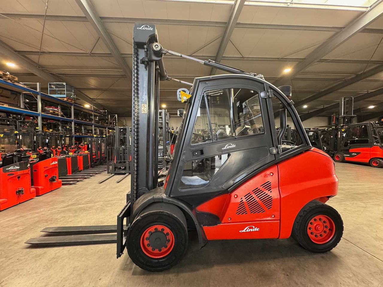 2011 LINDE H50D 5,000KG 3RD VALVE CAB DIESEL FORKLIFT VW ENGINE FORKLIFT - Motostivuitor: Foto 1 2011 LINDE H50D 5,000KG 3RD VALVE CAB DIESEL FORKLIFT VW ENGINE FORKLIFT - Motostivuitor: Foto 1