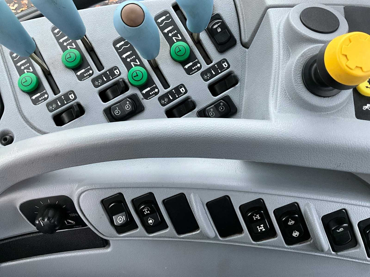 Tractor agricol 2011 NEW HOLLAND T6020 ELITE FOUR WHEEL DRIVE FARM TRACTOR: Foto 25