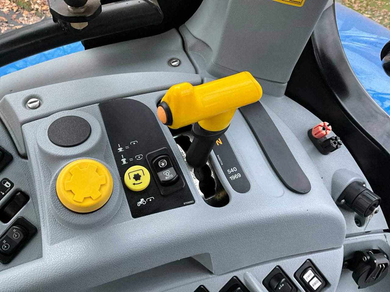 Tractor agricol 2011 NEW HOLLAND T6020 ELITE FOUR WHEEL DRIVE FARM TRACTOR: Foto 23