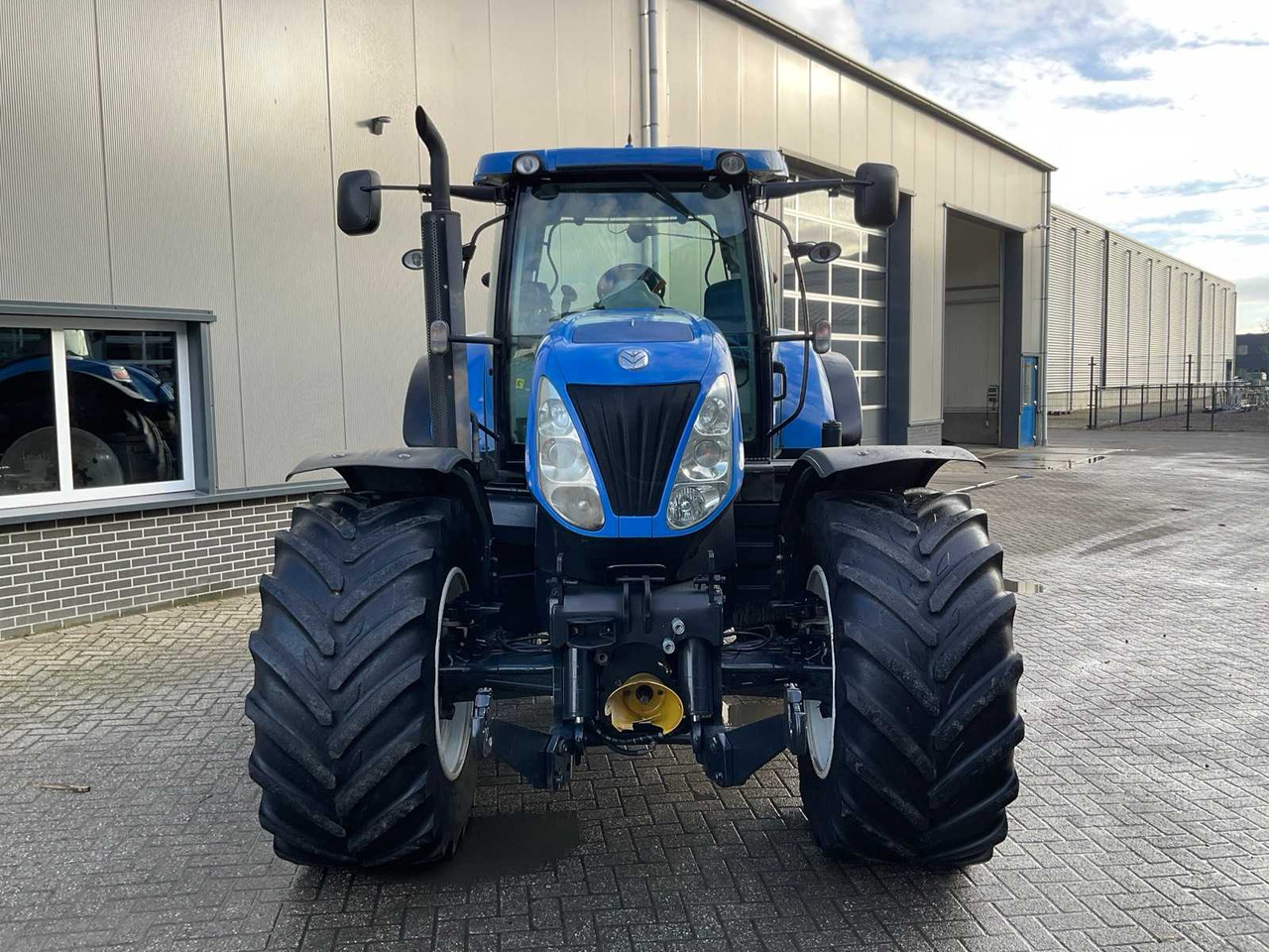 2011 NEW HOLLAND T7030 AUTOCOMMAND FOUR WHEEL DRIVE FARM TRACTOR - Tractor agricol: Foto 3 2011 NEW HOLLAND T7030 AUTOCOMMAND FOUR WHEEL DRIVE FARM TRACTOR - Tractor agricol: Foto 3