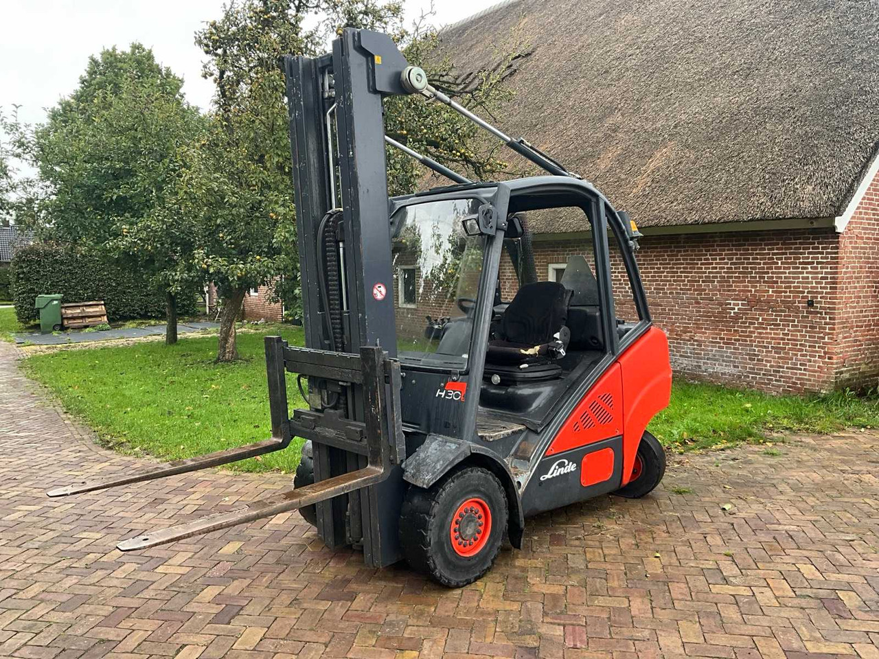 2012 - LINDE - HD30 - 3 TON - DIESEL - FORKLIFT TRUCK - Motostivuitor: Foto 1 2012 - LINDE - HD30 - 3 TON - DIESEL - FORKLIFT TRUCK - Motostivuitor: Foto 1