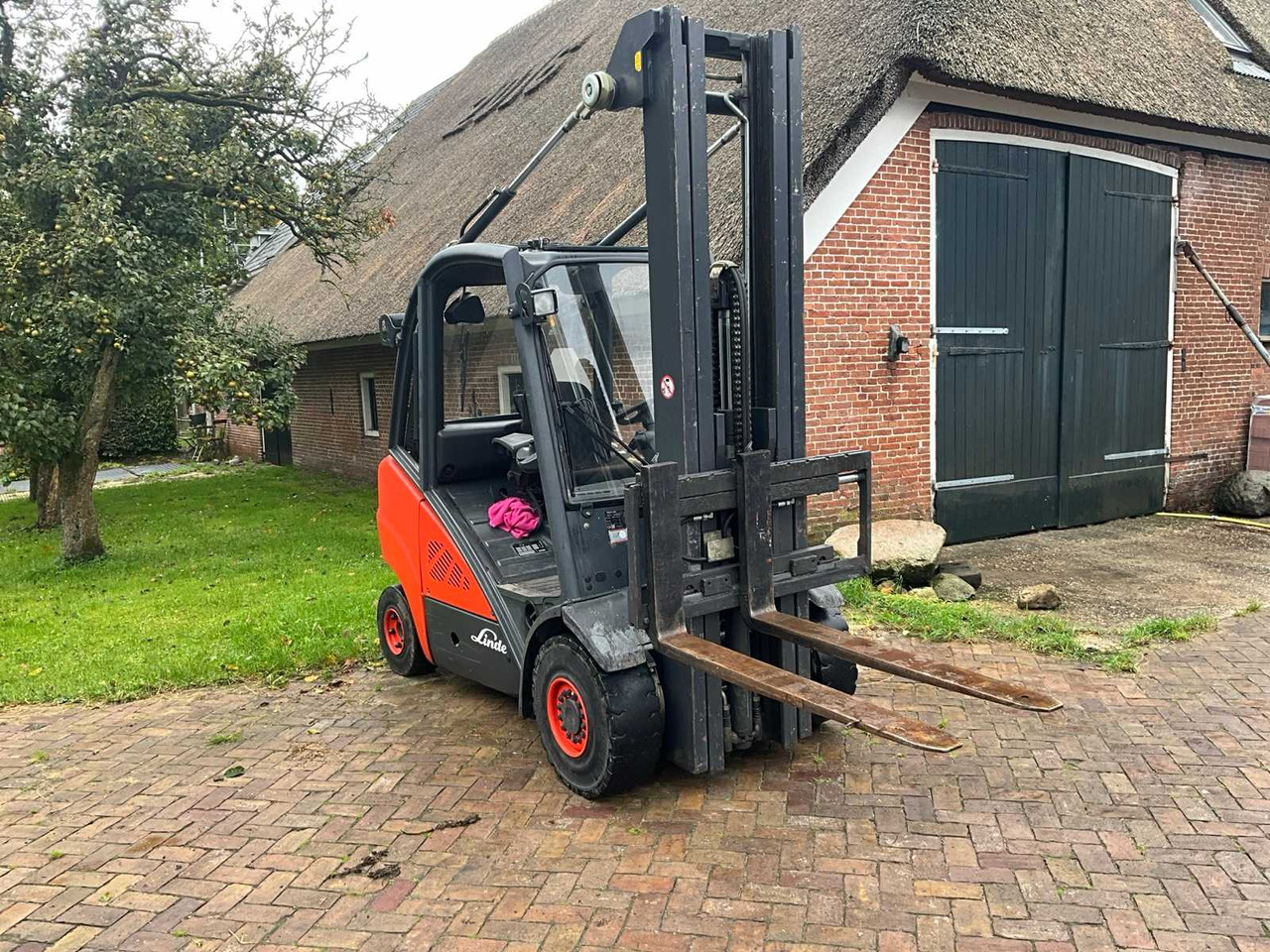 2012 - LINDE - HD30 - 3 TON - DIESEL - FORKLIFT TRUCK - Motostivuitor: Foto 2 2012 - LINDE - HD30 - 3 TON - DIESEL - FORKLIFT TRUCK - Motostivuitor: Foto 2
