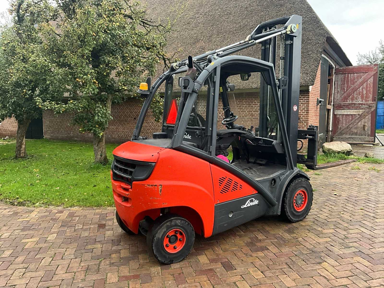 2012 - LINDE - HD30 - 3 TON - DIESEL - FORKLIFT TRUCK - Motostivuitor: Foto 4 2012 - LINDE - HD30 - 3 TON - DIESEL - FORKLIFT TRUCK - Motostivuitor: Foto 4