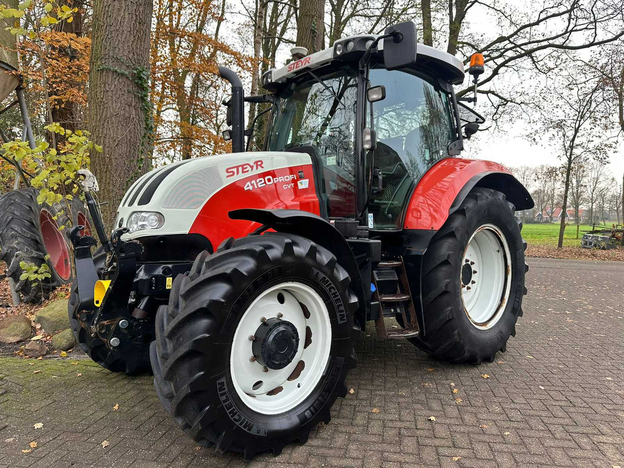 2014 STEYR 4120 PROFI CVT ALL-WHEEL DRIVE FARM TRACTOR - Tractor agricol: Foto 1 2014 STEYR 4120 PROFI CVT ALL-WHEEL DRIVE FARM TRACTOR - Tractor agricol: Foto 1