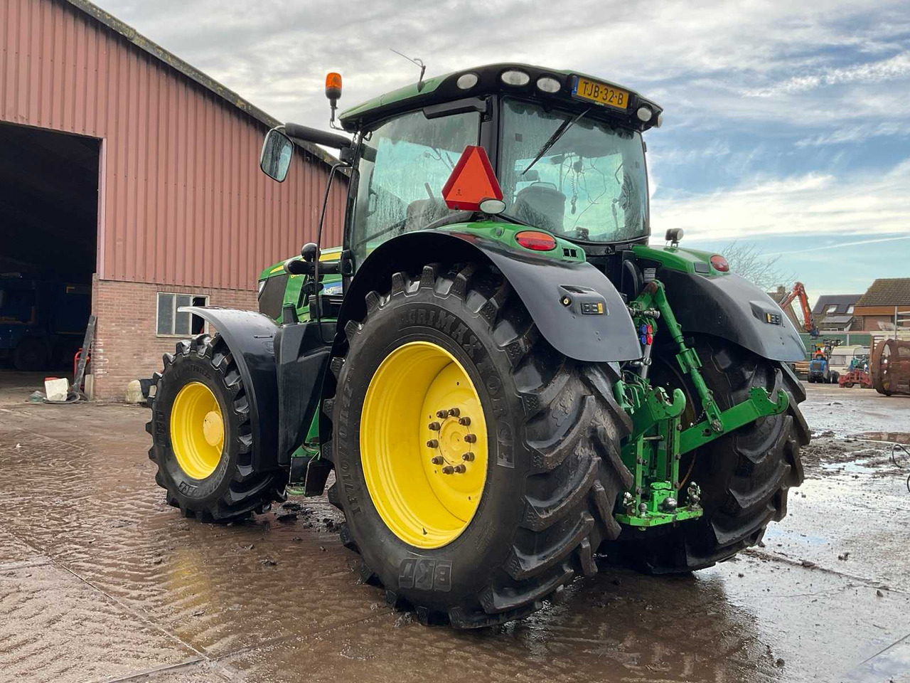 2015 JOHN DEERE 6210R FOUR WHEEL DRIVE FARM TRACTOR - Tractor agricol: Foto 3 2015 JOHN DEERE 6210R FOUR WHEEL DRIVE FARM TRACTOR - Tractor agricol: Foto 3