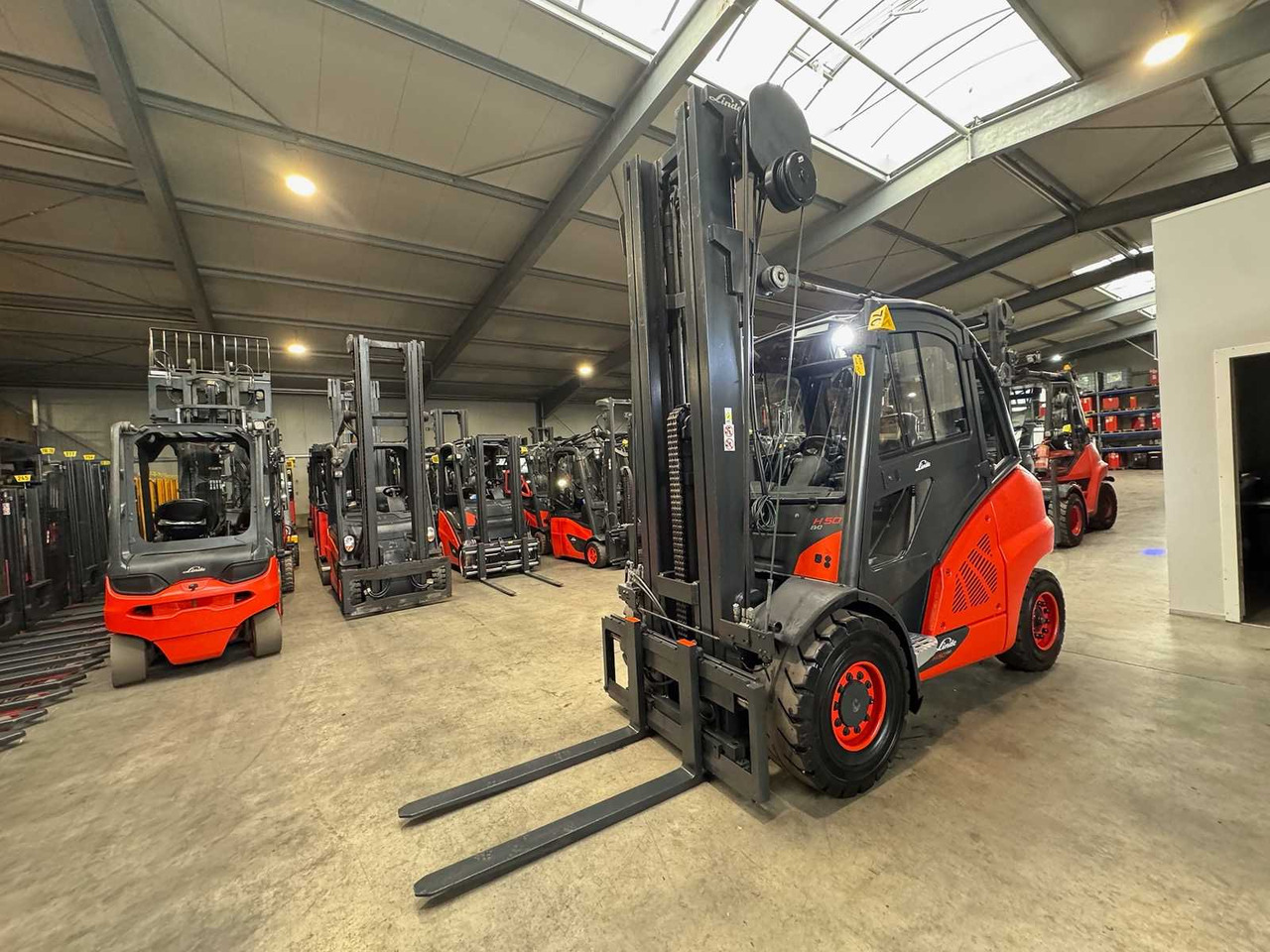 2015 SERVICE + UVV 10/2026 LINDE H50D TRIPLEX 666CM 3RD+4TH+5TH VALVE CAB DIESEL FORKLIFT - Motostivuitor: Foto 4 2015 SERVICE + UVV 10/2026 LINDE H50D TRIPLEX 666CM 3RD+4TH+5TH VALVE CAB DIESEL FORKLIFT - Motostivuitor: Foto 4
