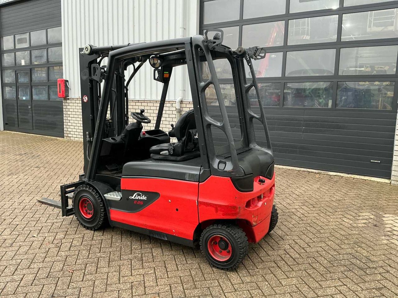 2017 LINDE E25L-01 FORKLIFT TRUCK - Motostivuitor: Foto 3 2017 LINDE E25L-01 FORKLIFT TRUCK - Motostivuitor: Foto 3
