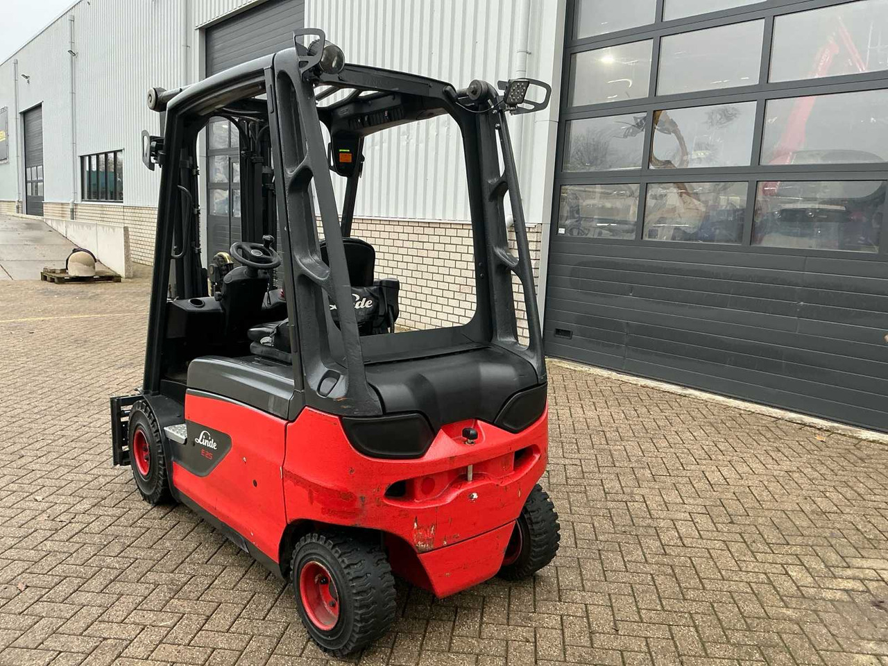 2017 LINDE E25L-01 FORKLIFT TRUCK - Motostivuitor: Foto 4 2017 LINDE E25L-01 FORKLIFT TRUCK - Motostivuitor: Foto 4